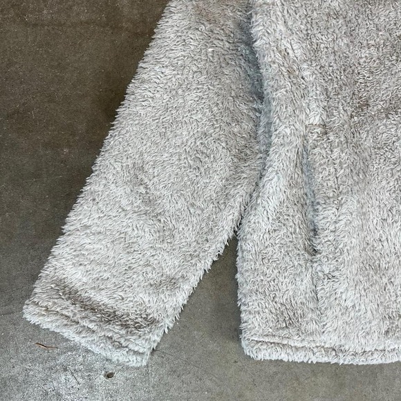 White Patagonia fleece Henley pullover - Picture 4 of 6